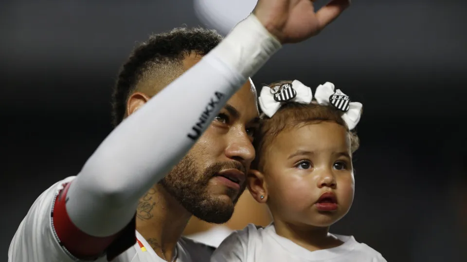 Filha de Neymar é vítima de racismo nas redes sociais